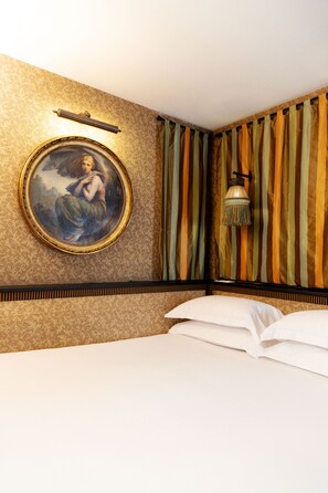 Deluxe Room, Non Smoking (Possibilité de lits twin sur demande) | Premium bedding, minibar, in-room safe, individually decorated