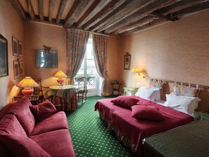 Deluxe Room | Minibar, in-room safe, desk, soundproofing - Relais Médicis (Paris)