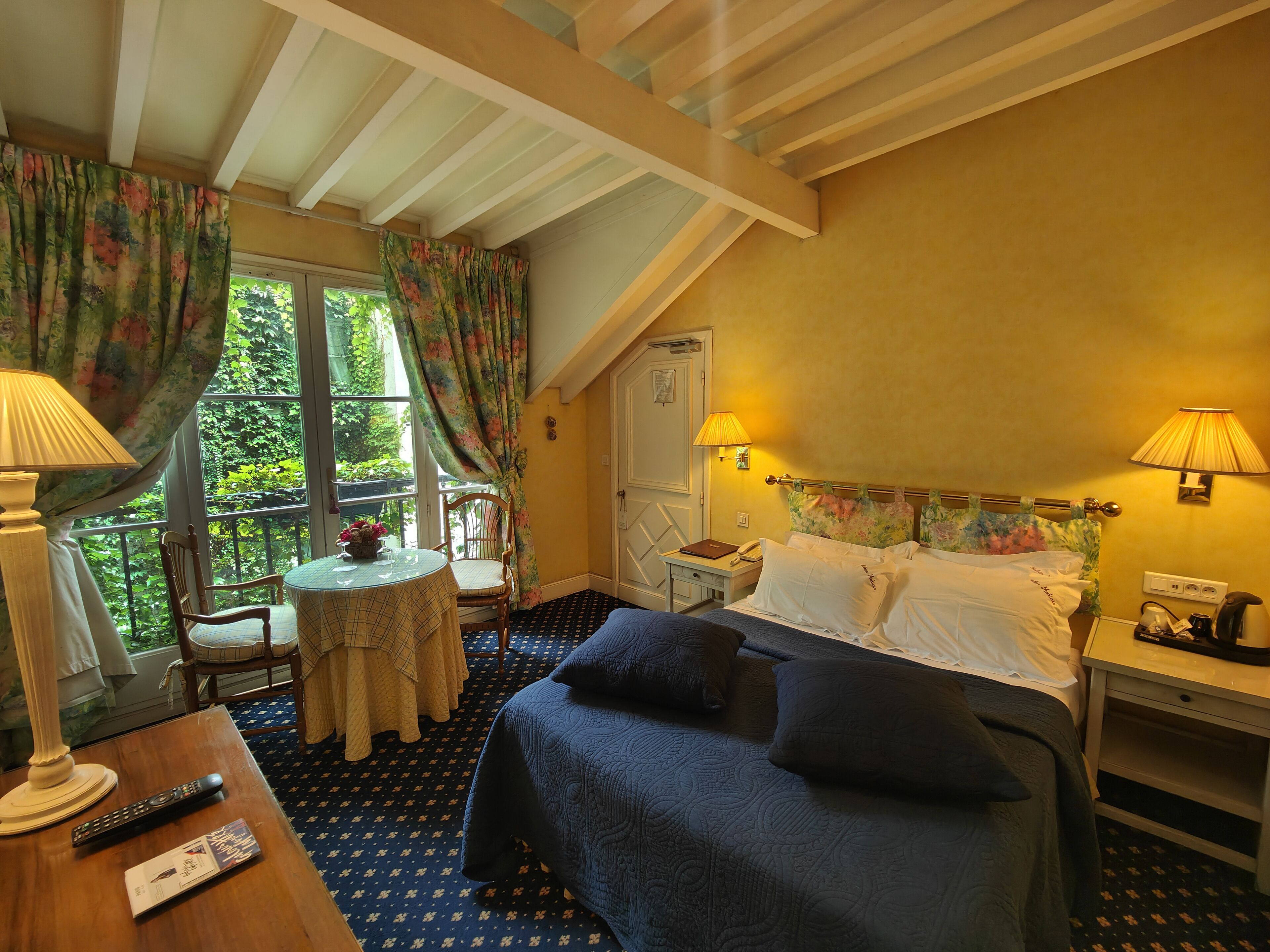 superior double or twin room | minibar, in-room safe, desk, soundproofing