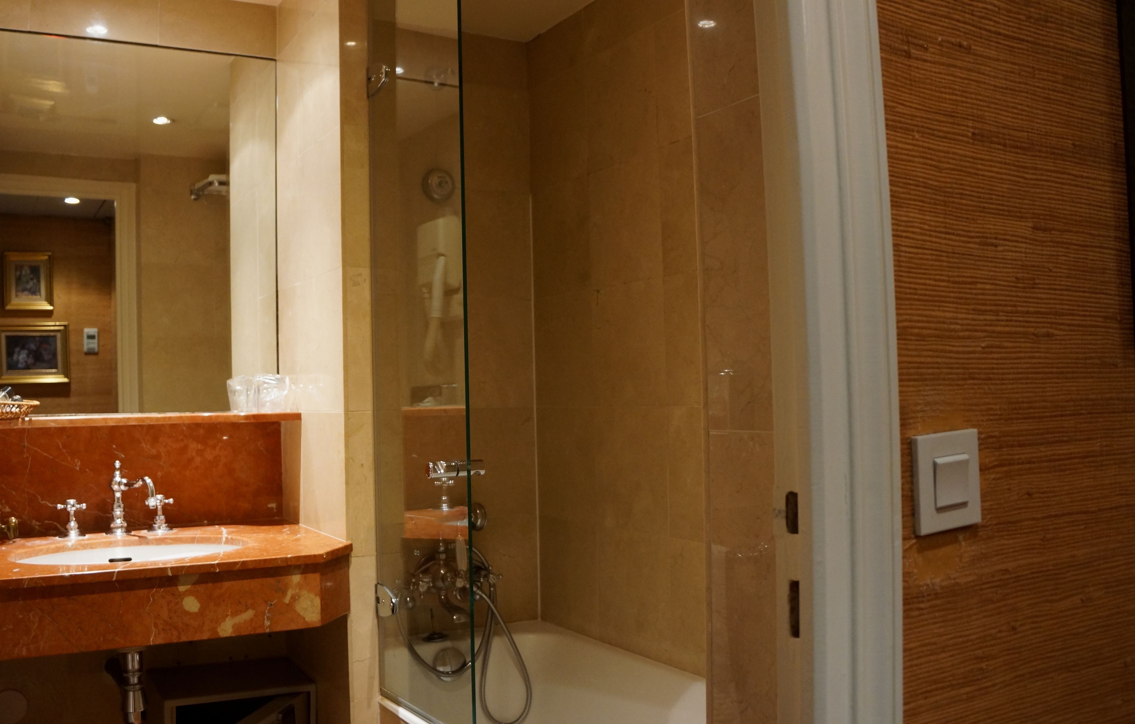 superior double or twin room | minibar, in-room safe, desk, soundproofing