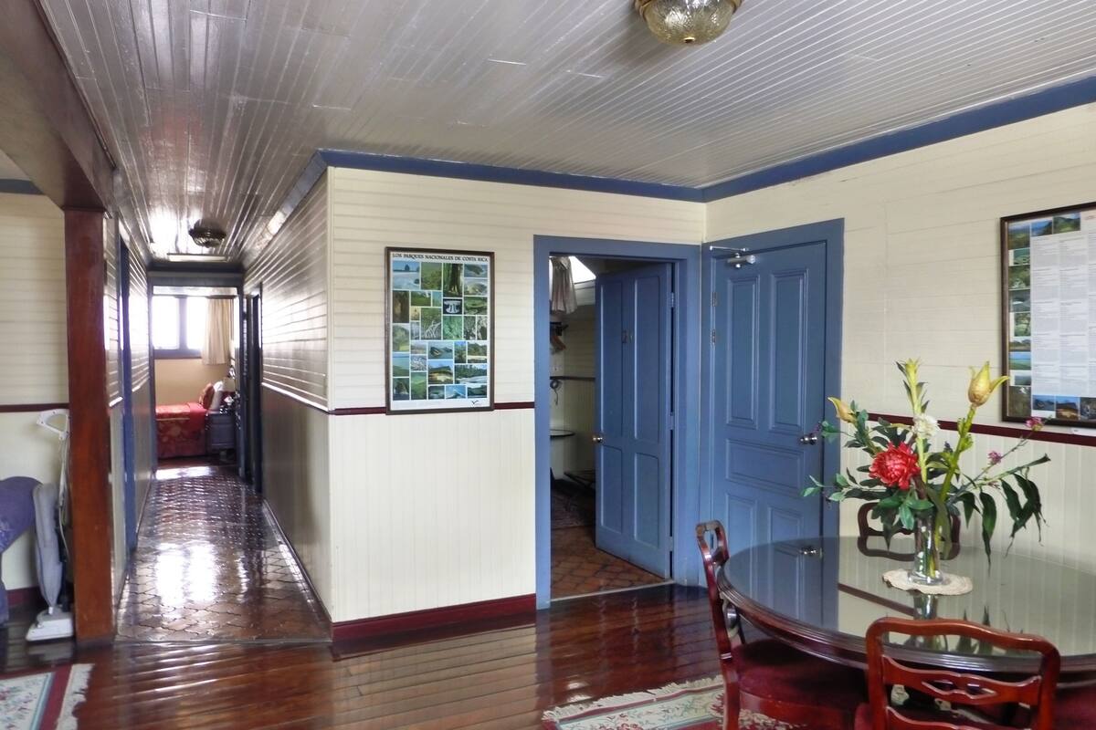 Original 1908 Economy Room | Bộ đồ giường cao cấp, nệm Select Comfort, két bảo mật tại phòng 