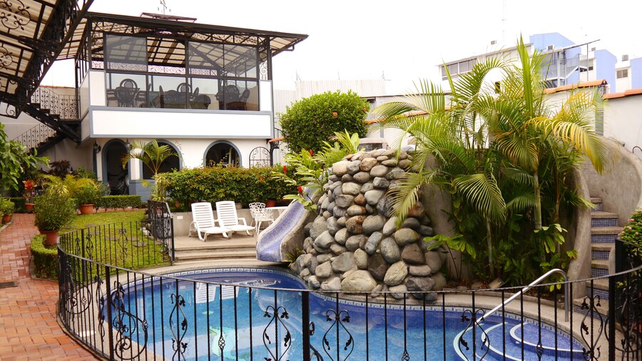 Santo Tomas Hotel
