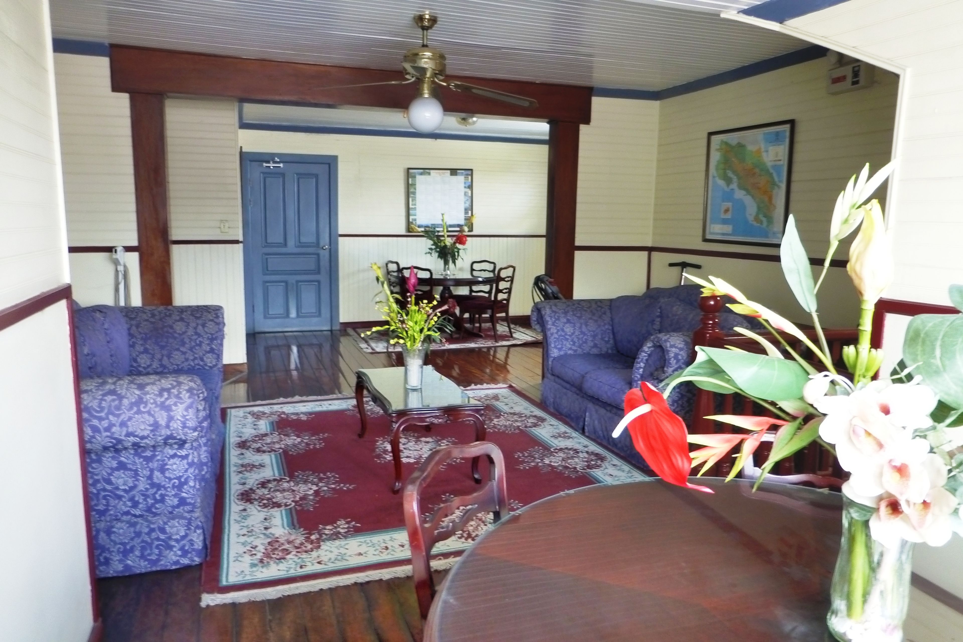 Télévision LCD de 37 pouces avec chaînes par câble, télévision