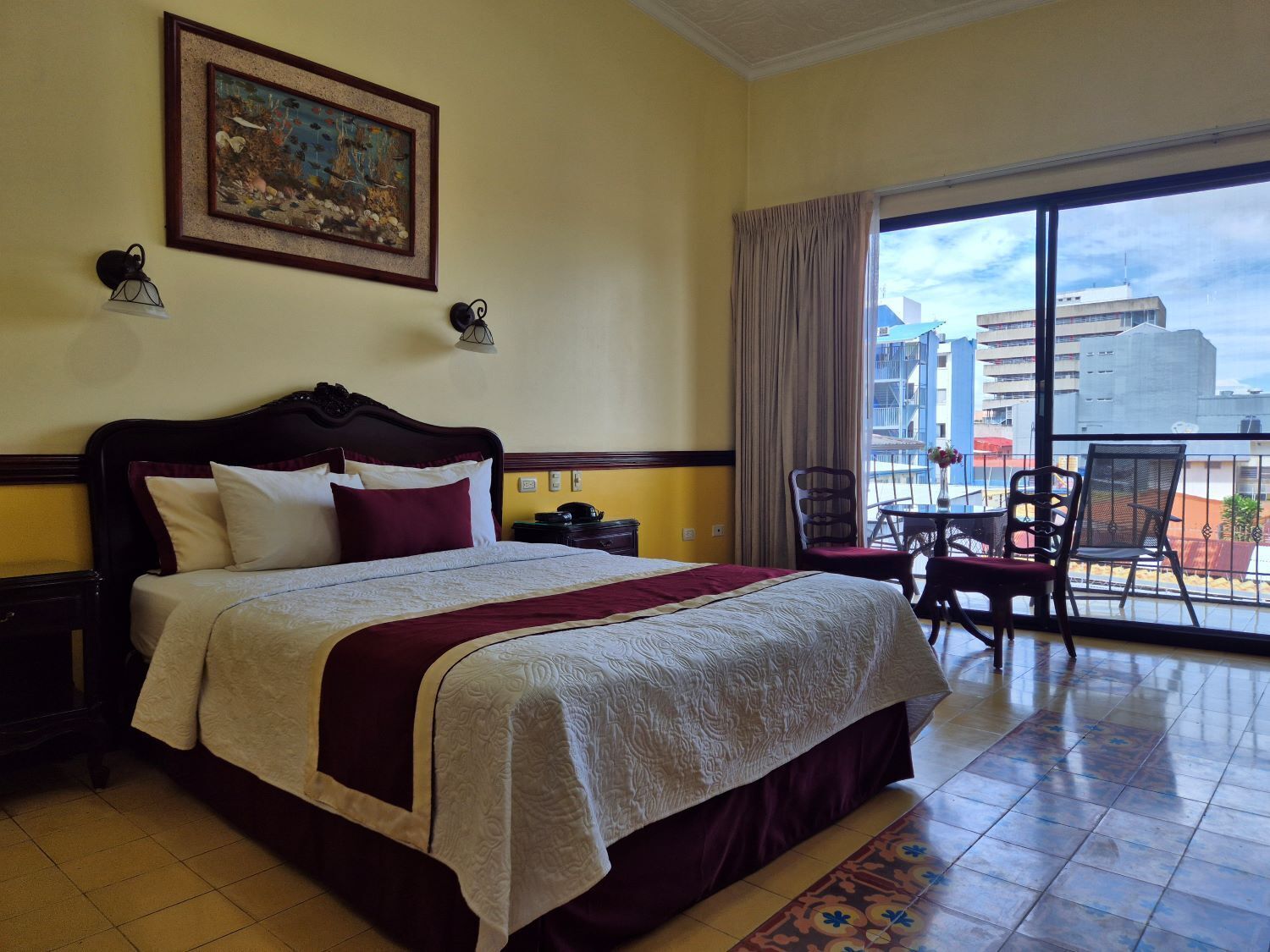 Panoramic Double Room - Upstairs | Ropa de cama de alta calidad y camas Select Comfort 