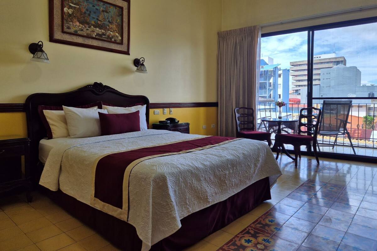 Panoramic Double Room - Upstairs | Bộ đồ giường cao cấp, nệm Select Comfort, két bảo mật tại phòng 