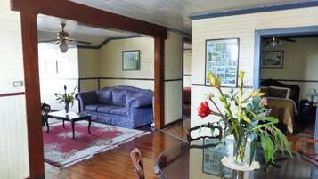 Televisión LCD de 37 pulgadas con canales por cable y televisión