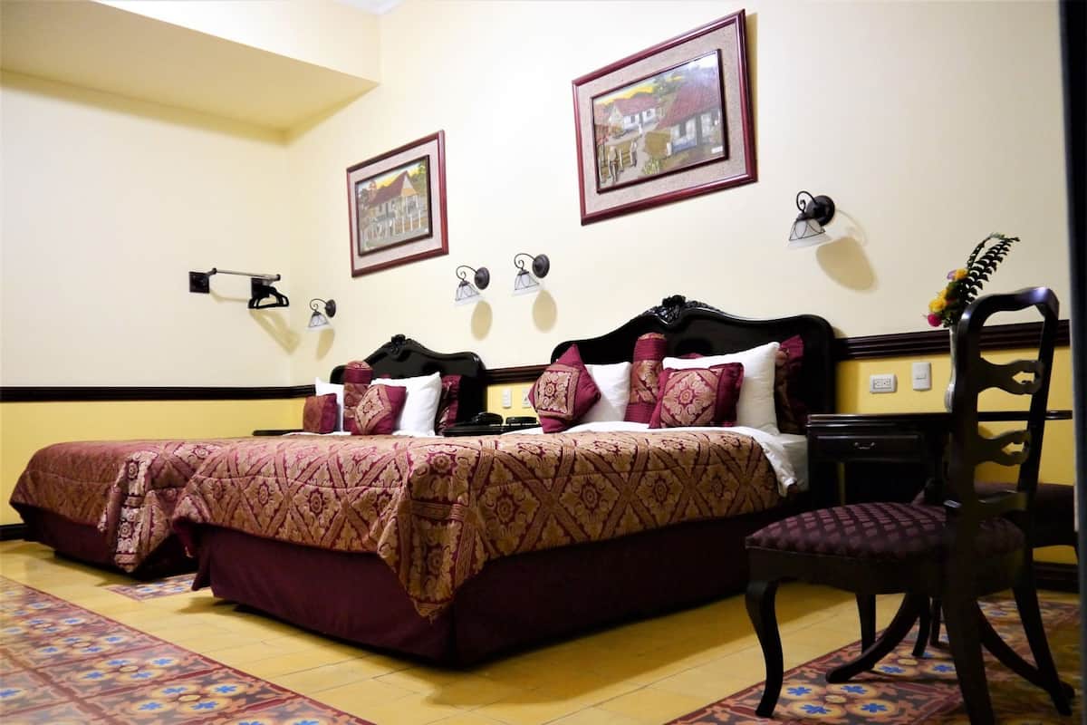 Bộ đồ giường cao cấp, nệm Select Comfort, két bảo mật tại phòng