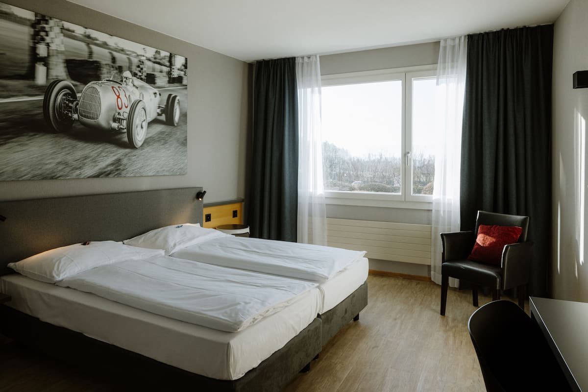 Hypo-allergenic bedding, in-room safe, desk, laptop workspace
