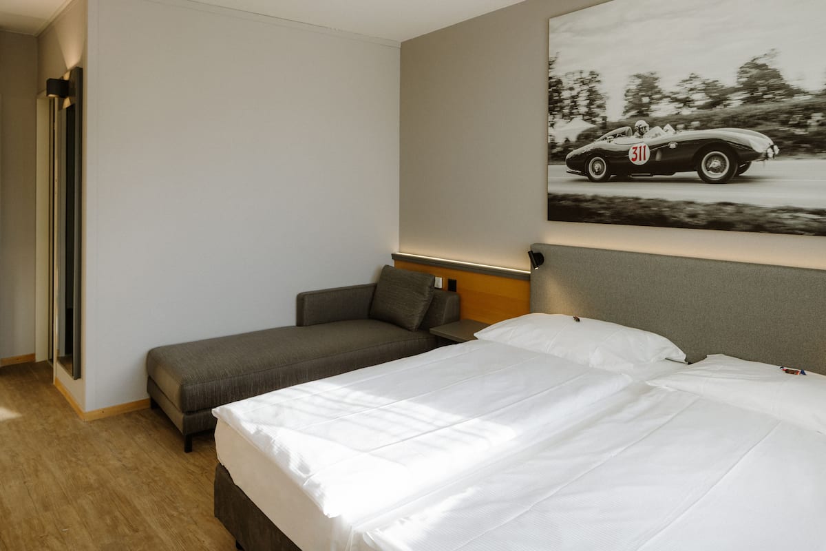 Hypo-allergenic bedding, in-room safe, desk, laptop workspace