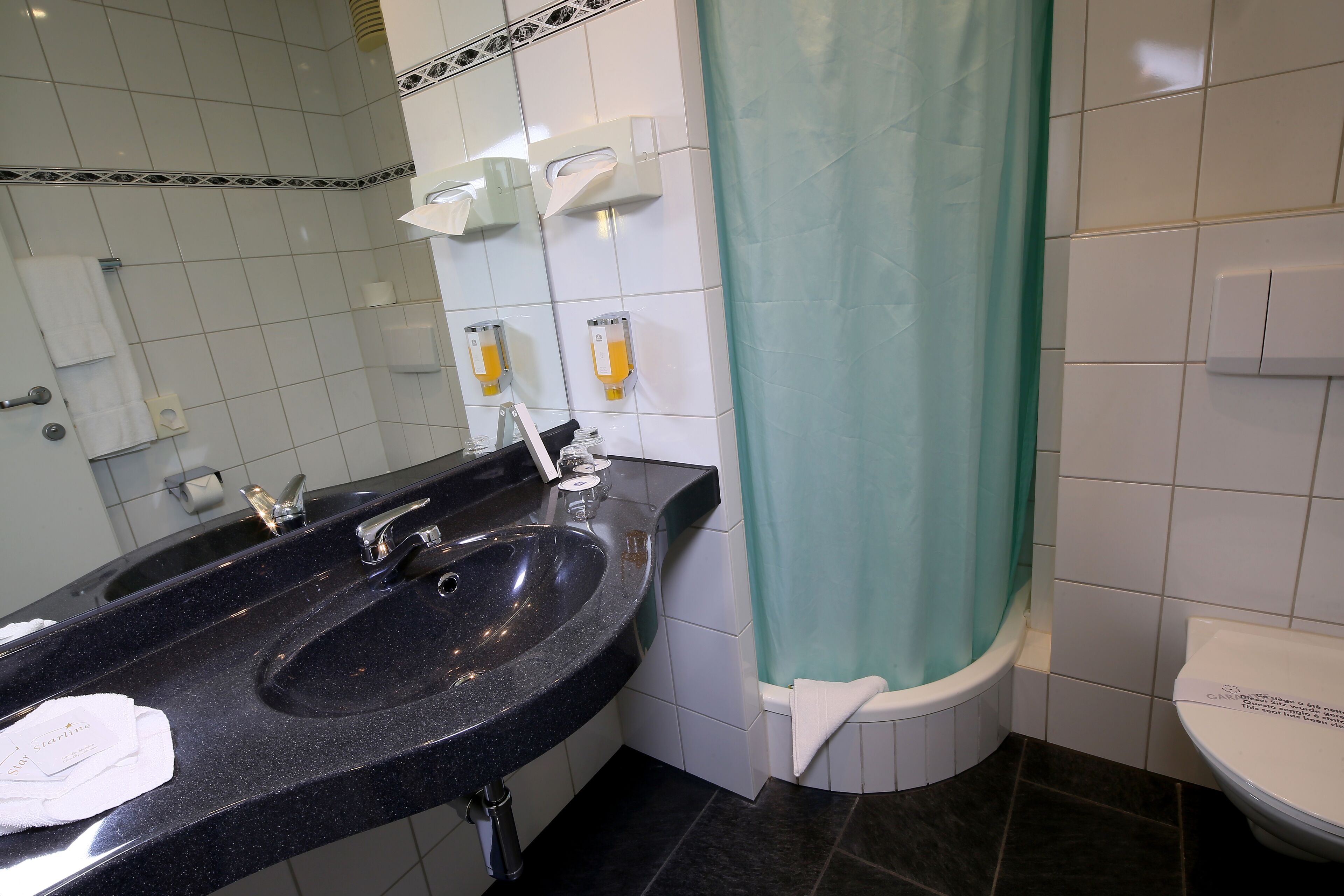 economy double room | bathroom | shower, hair dryer, towels