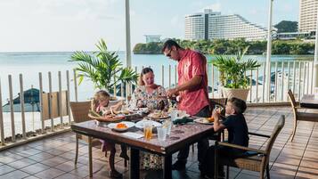 3 restaurants, spécialités Cuisine internationale