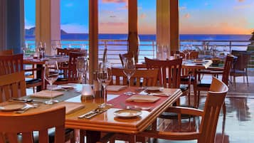 3 restoran, kahvaltı, öğle yemeği sunulur, uluslar arası mutfak