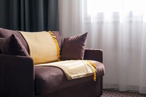 Sábanas italianas Frette, ropa de cama de alta calidad y minibar 