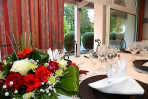 Lunch and dinner served, French cuisine