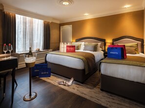 Premium bedding, Select Comfort beds, in-room safe, desk - Cassidys Hotel (Dublin)