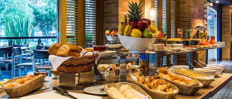 Petit déjeuner buffet servi en supplément
