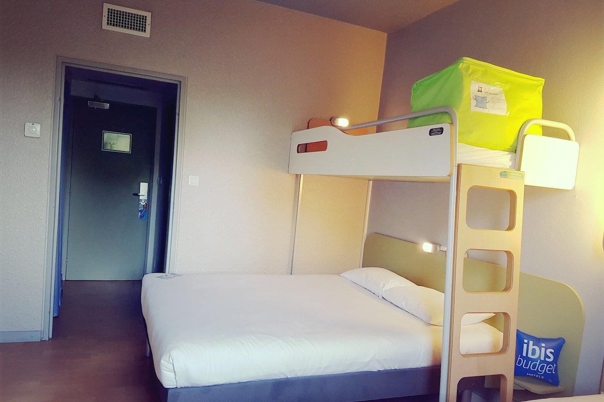 Family Room | Soundproofing, iron/ironing board, free WiFi, bed sheets