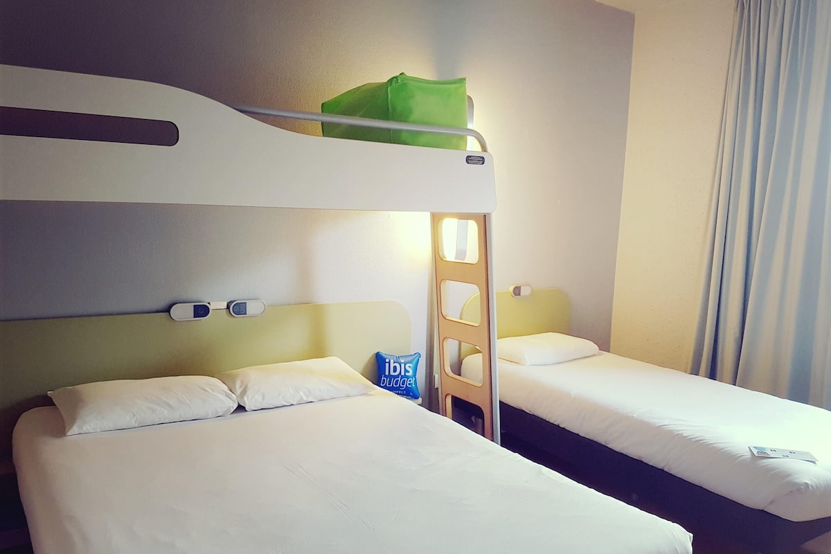 Family Room | Soundproofing, iron/ironing board, free WiFi, bed sheets