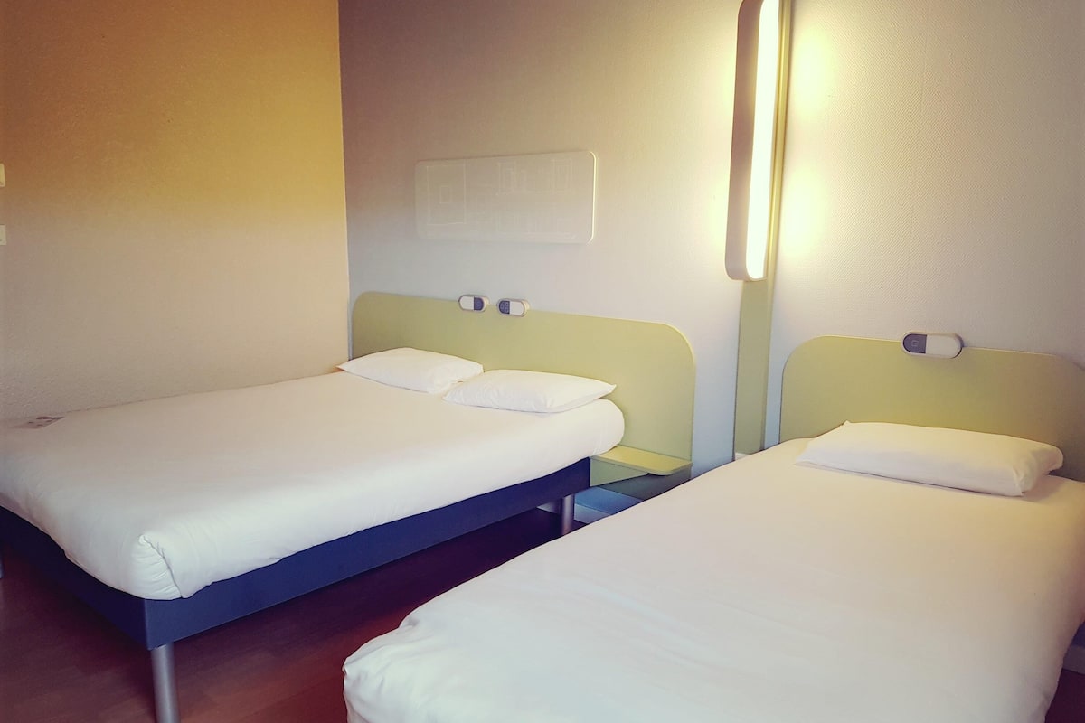 Triple Room, Berbilang Katil | Kalis bunyi, seterika/papan seterika, Wi-fi percuma, cadar katil