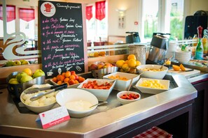 Daily buffet breakfast (EUR 14 per person)