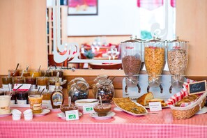 Desayuno buffet todos los días (con cargo) 