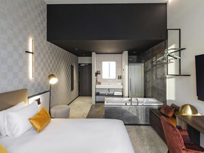 1 bedroom, in-room safe, desk, iron/ironing board - Mercure Namur Hotel (Namur)