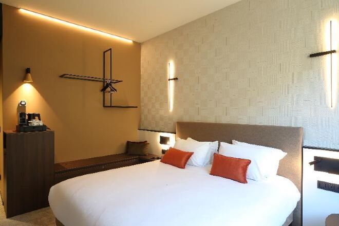 1 Schlafzimmer, Zimmersafe, Schreibtisch, Bügeleisen/Bügelbrett