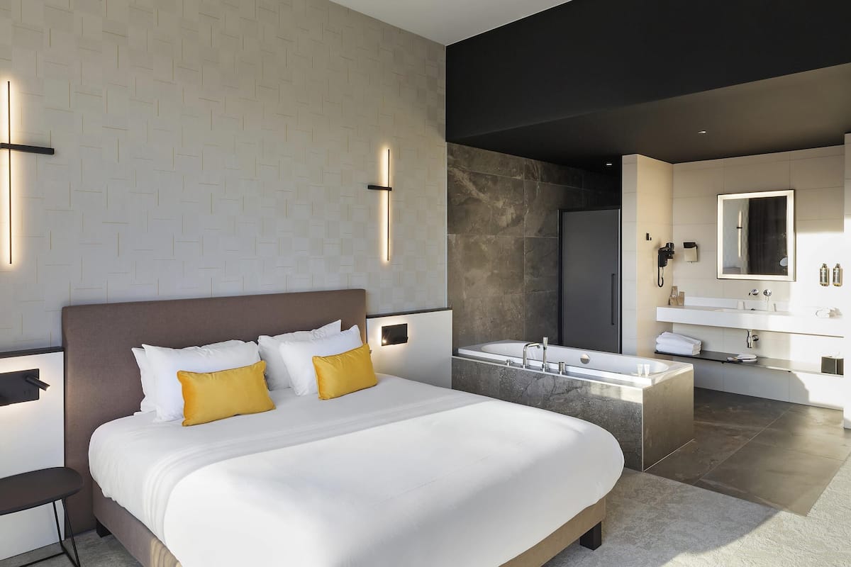 Junior Suite, 1 Double Bed, Bathtub, River View | 1 bedroom, in-room safe, desk, iron/ironing board
