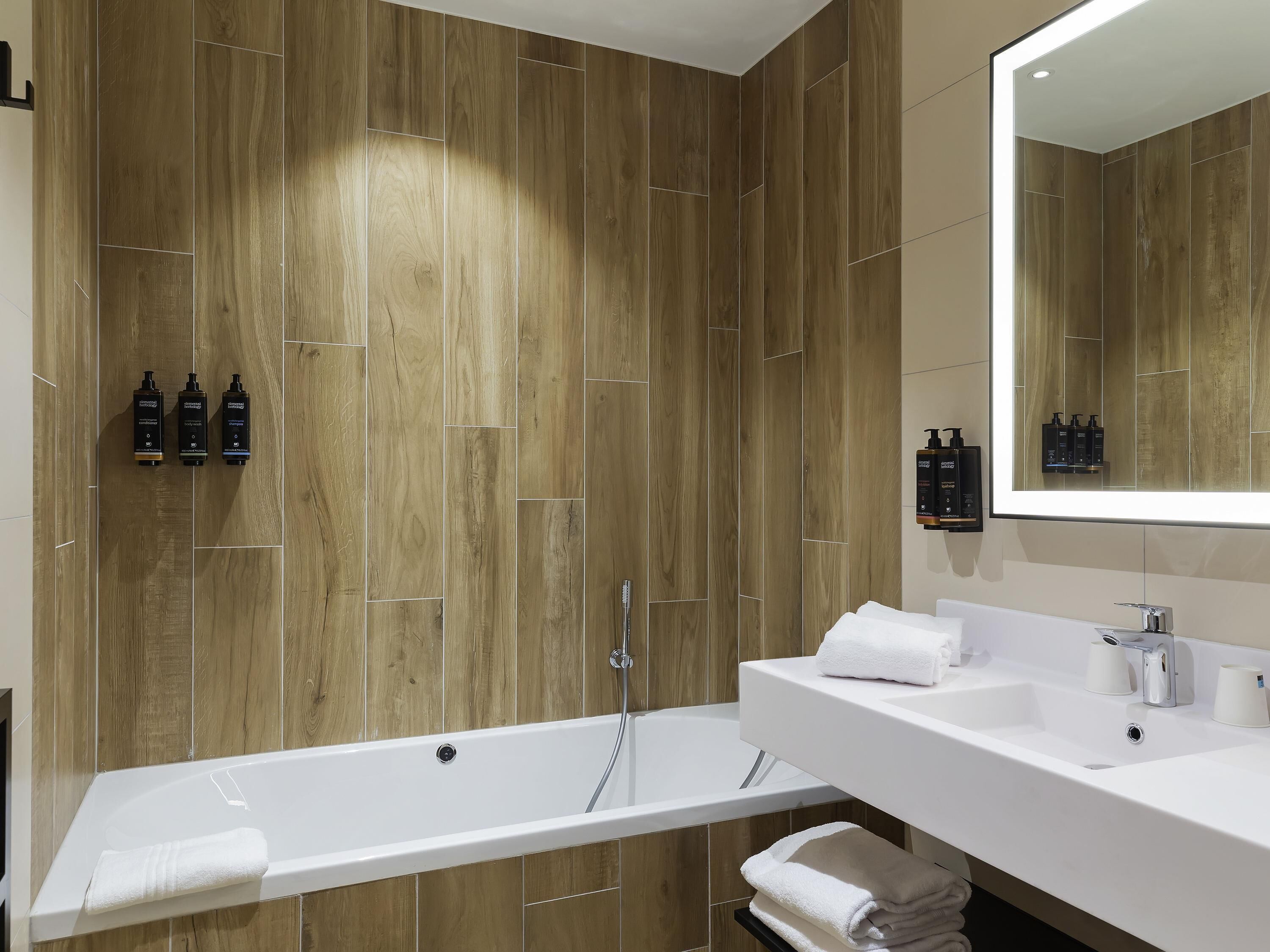Privilege, Room, 1 Double Bed, Bathtub | 1 bedroom, in-room safe, desk, iron/ironing board