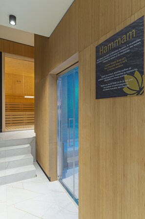 Couples treatment rooms, sauna, hot tub, steam room, Turkish bath