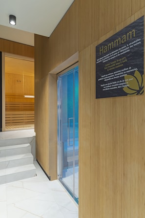 Couples treatment rooms, sauna, hot tub, steam room, Turkish bath