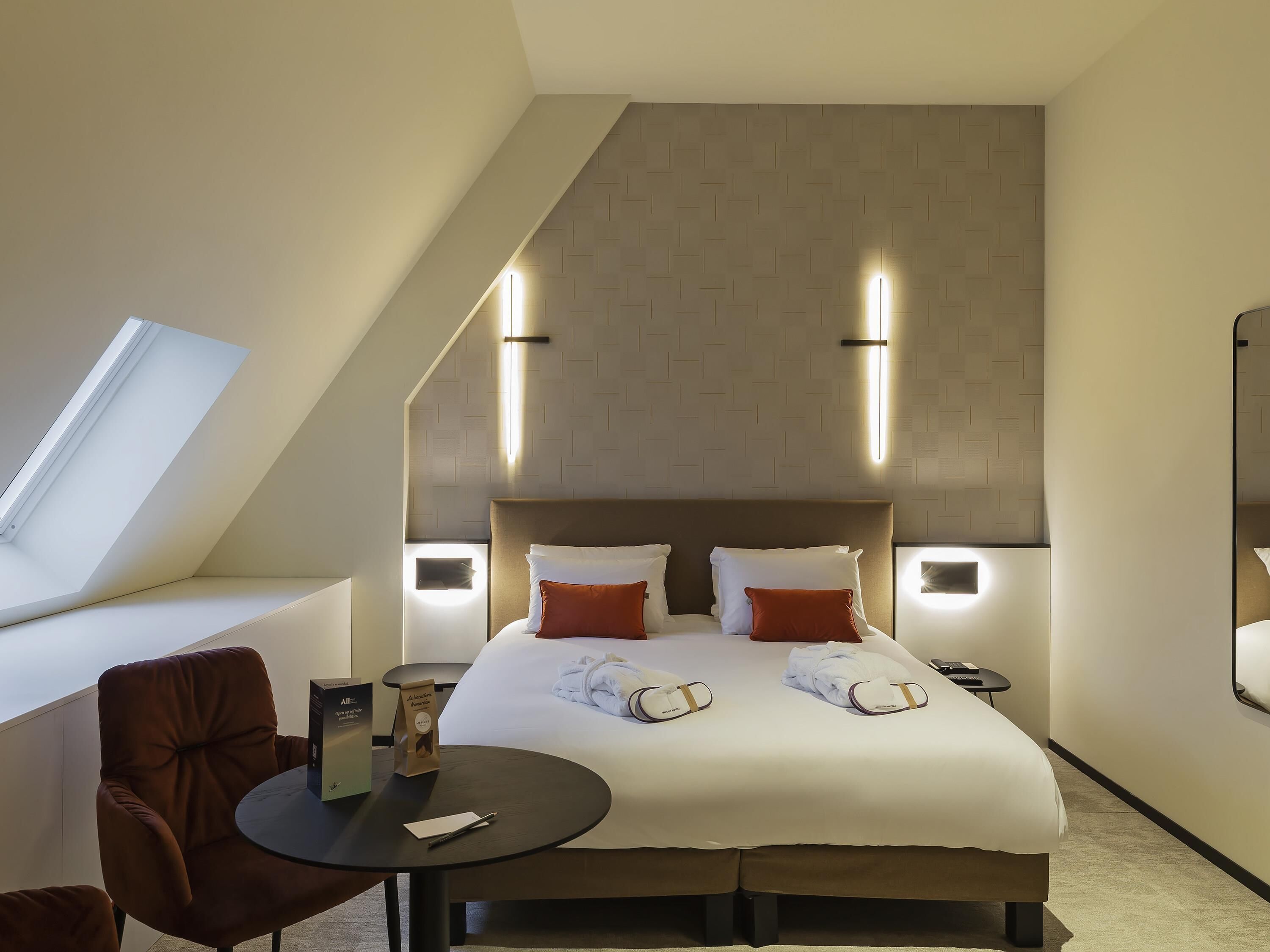 1 habitación, caja de seguridad en la habitación y escritorio 