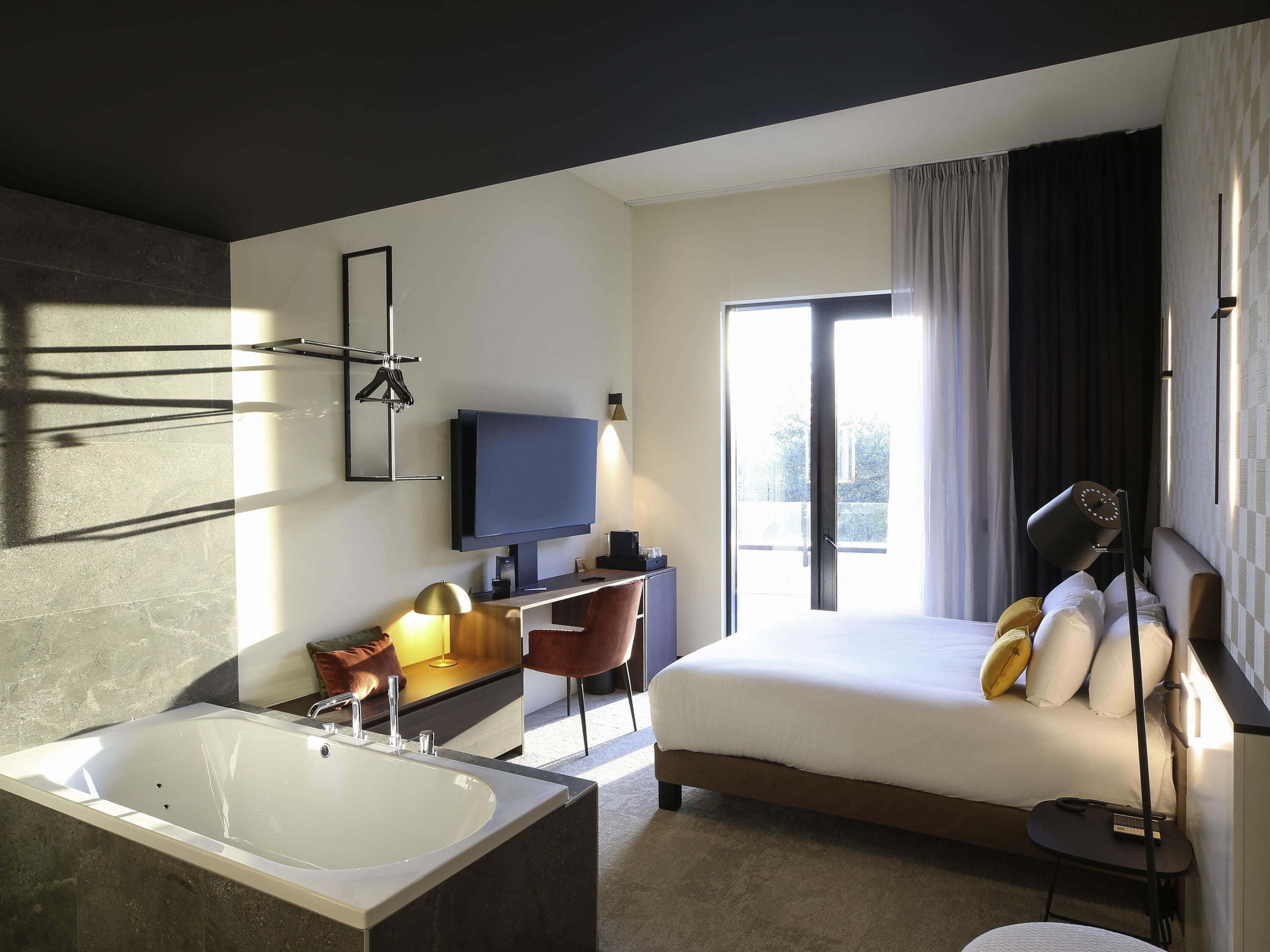 Junior Suite, 1 King Bed, Bathtub, River View | 1 bedroom, in-room safe, desk, iron/ironing board