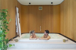 Indoor spa tub - Mercure Namur Hotel (Namur)