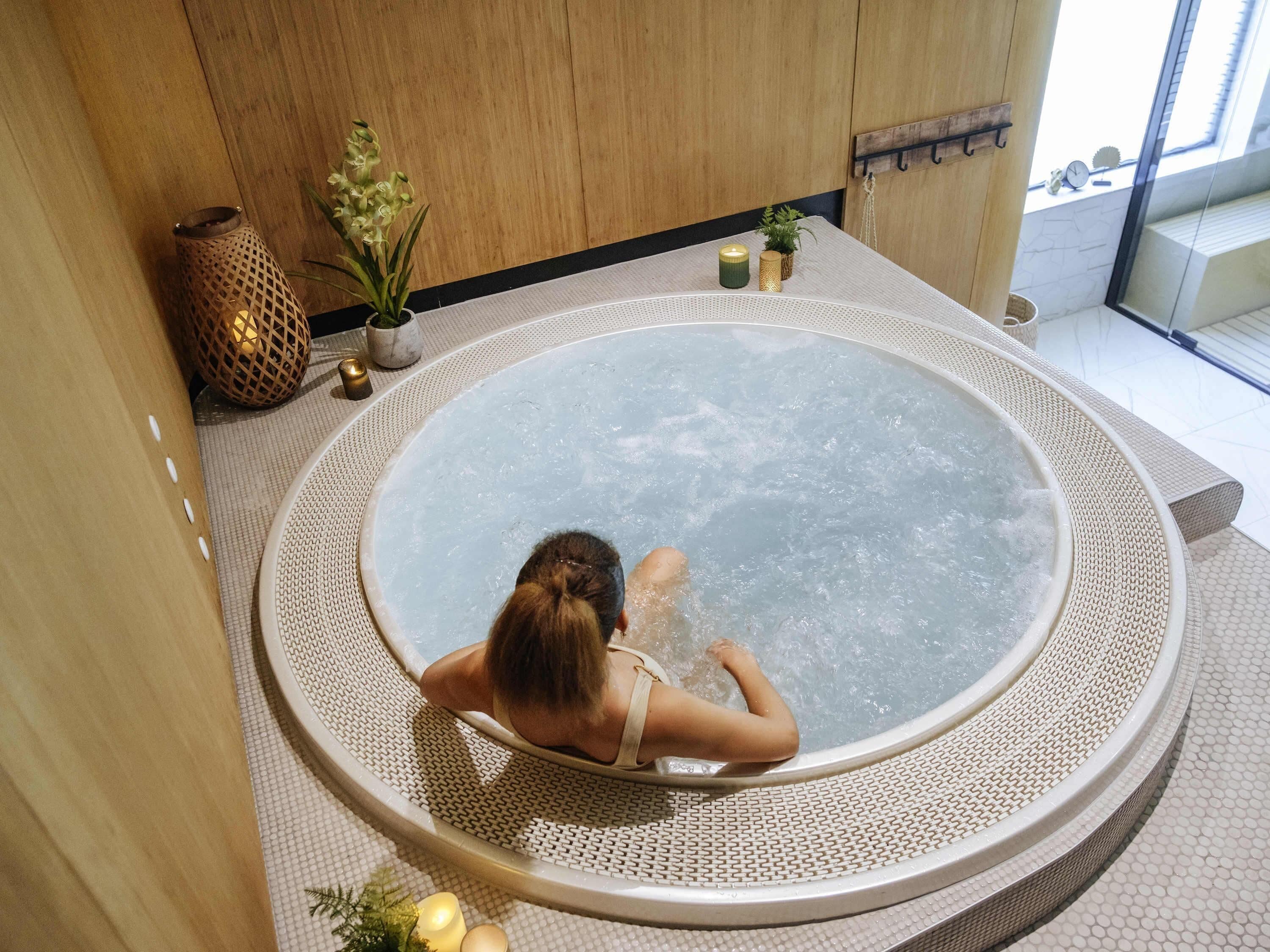 Espace de soins pour les couples, sauna, bain à remous, hammam, hammam
