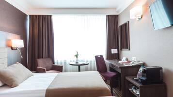 Premier Twin Room, 2 Twin Beds | In-room safe, desk, laptop workspace, blackout drapes