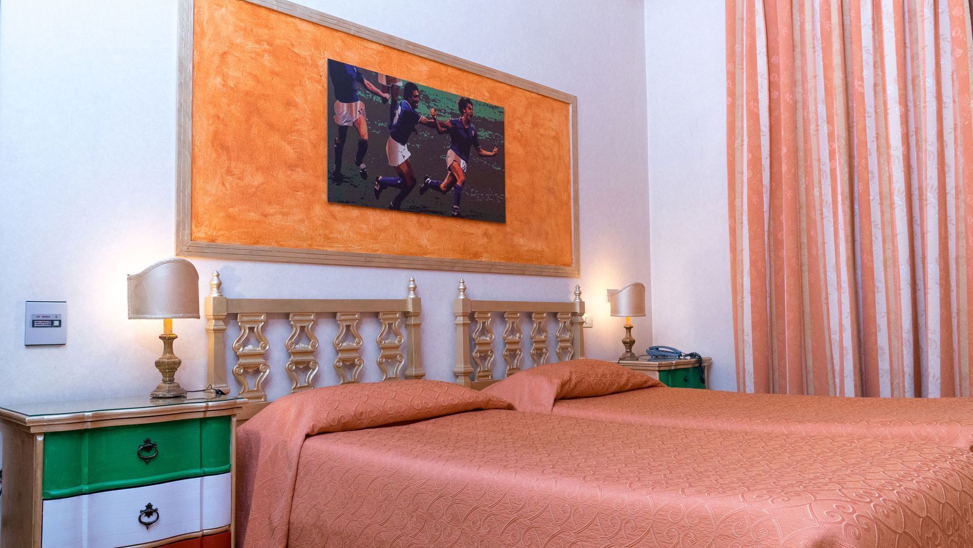 오리/거위털 이불, 미니바, 객실 내 금고, 책상