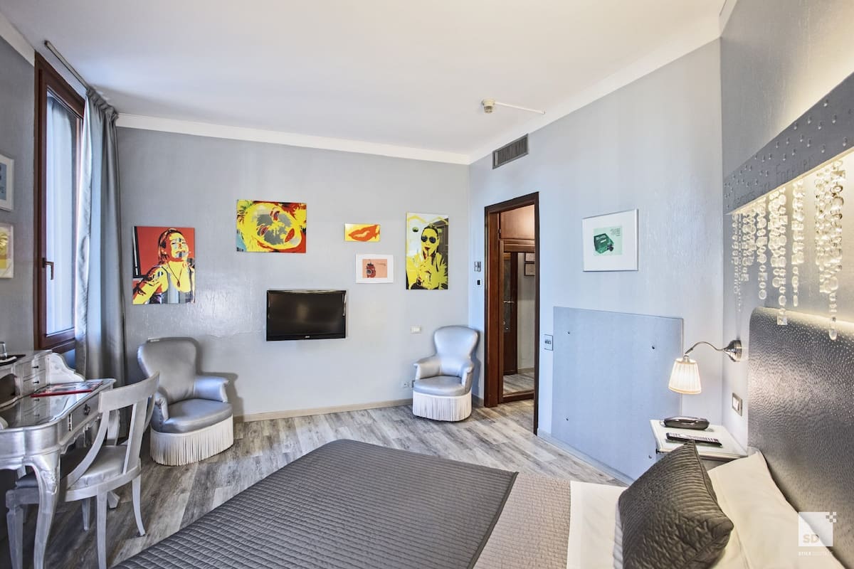 Down duvets, minibar, in-room safe, desk