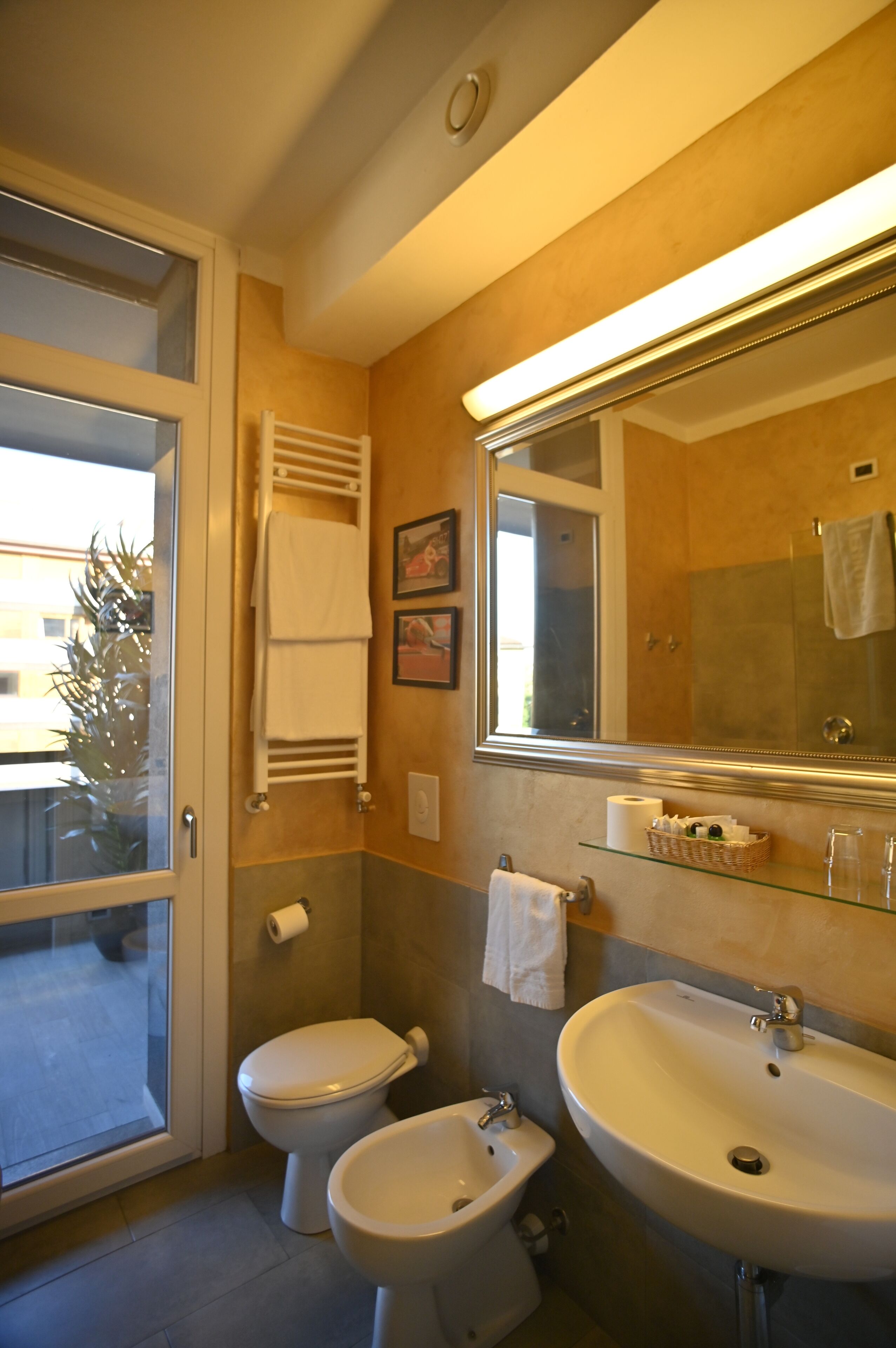 Photo - Admiral Hotel