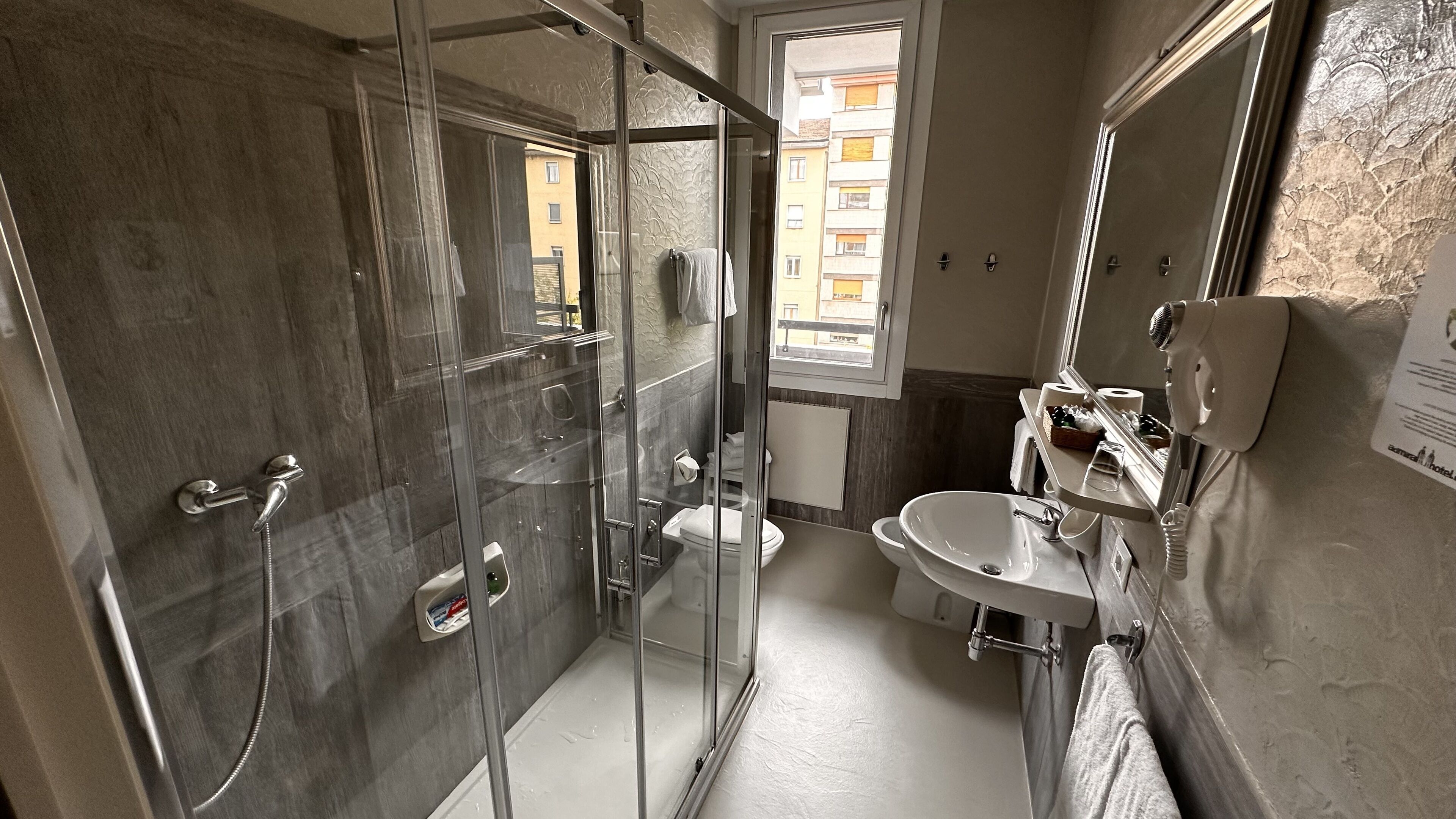 Photo - Admiral Hotel