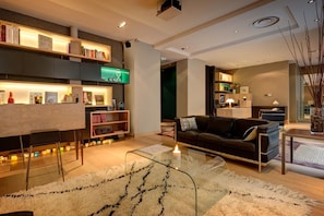 Bar-salon dans le hall