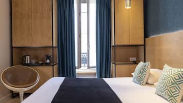 Deluxe dubbelrum | 1 sovrum, minibar, vÀrdeförvaringsskÄp pÄ rummet och skrivbord