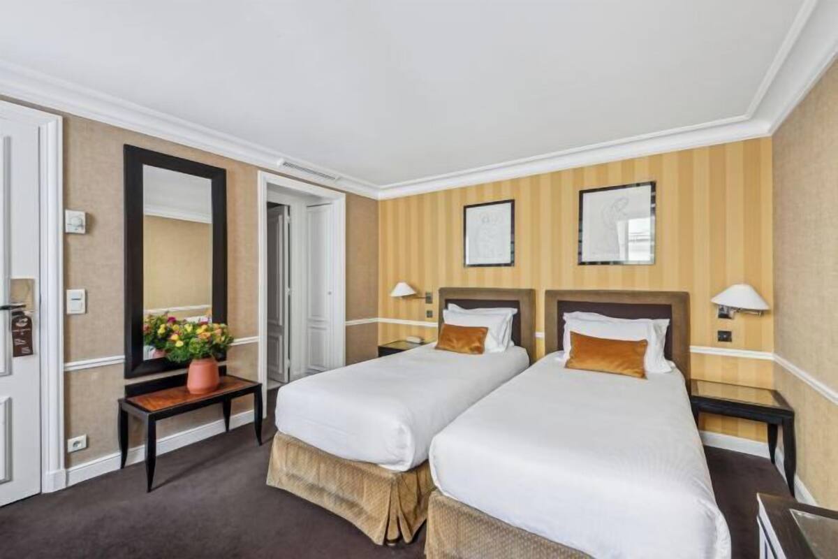 Premium bedding, free minibar, in-room safe, soundproofing