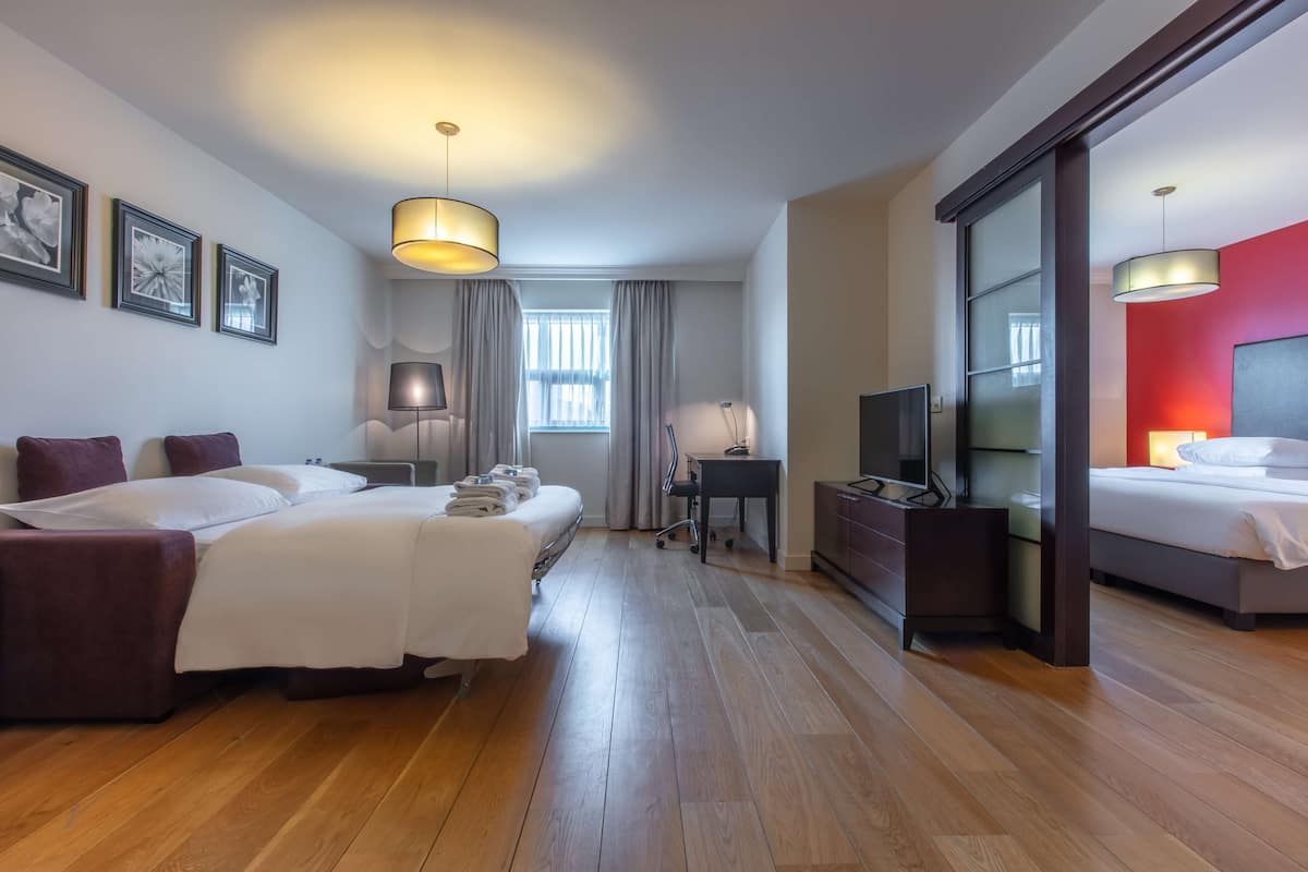 防过敏的被褥、迷你吧、客房内保险箱、笔记本电脑工作区