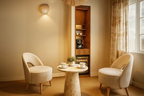 Suite, 1 lit double | Coin séjour