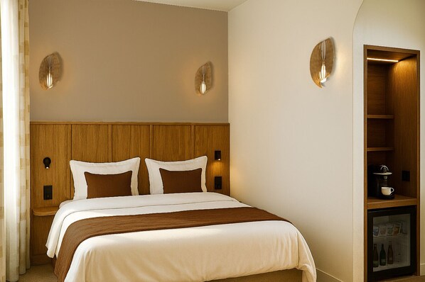 Traditional Room, 1 Queen Bed | Premium bedding, Select Comfort beds, minibar, in-room safe - Hotel de l'Horloge (Avignon)