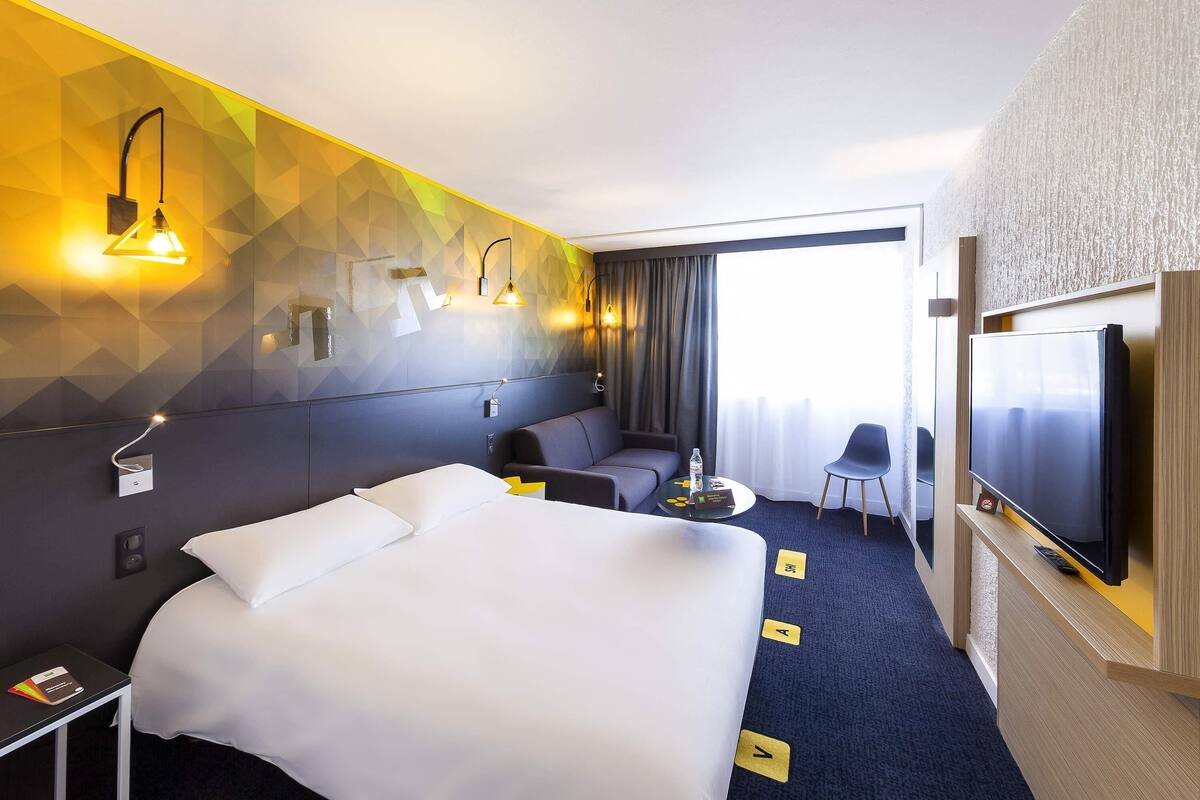Standard Room, 1 Double Bed | Individually furnished, laptop workspace, blackout drapes, soundproofing