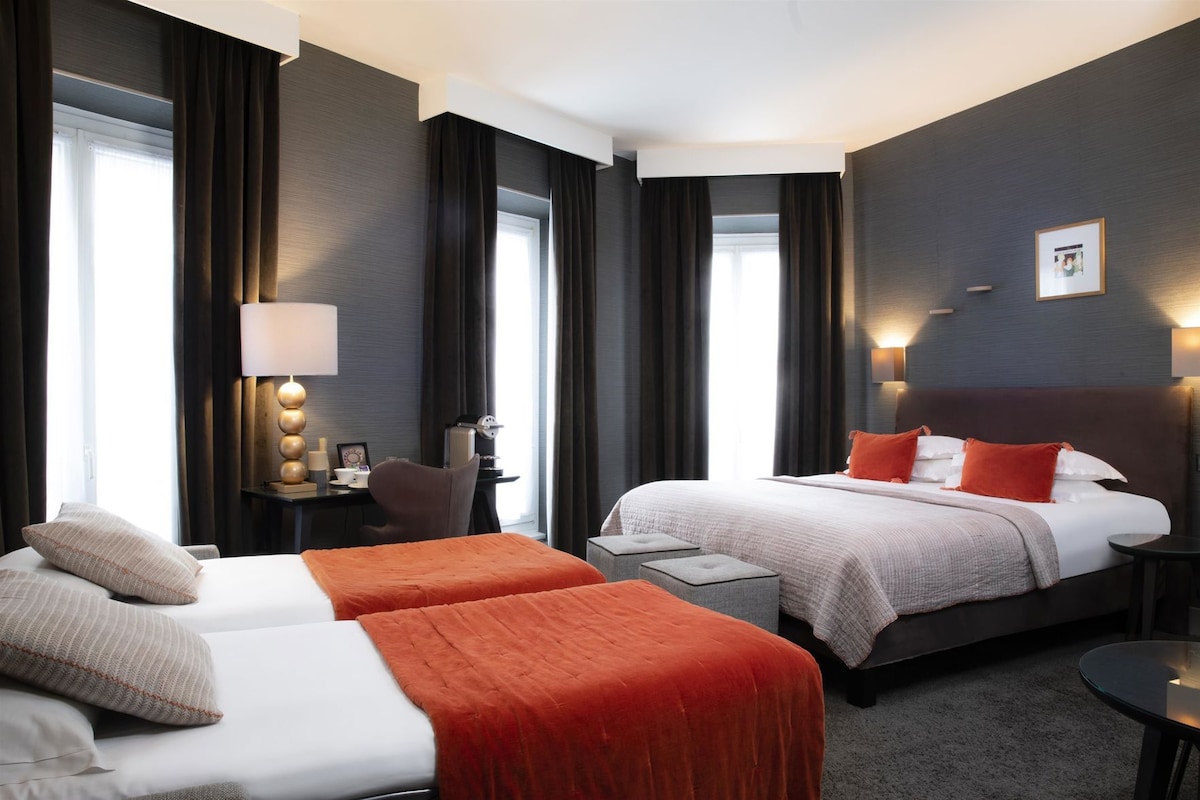 Premium bedding, in-room safe, desk, laptop workspace
