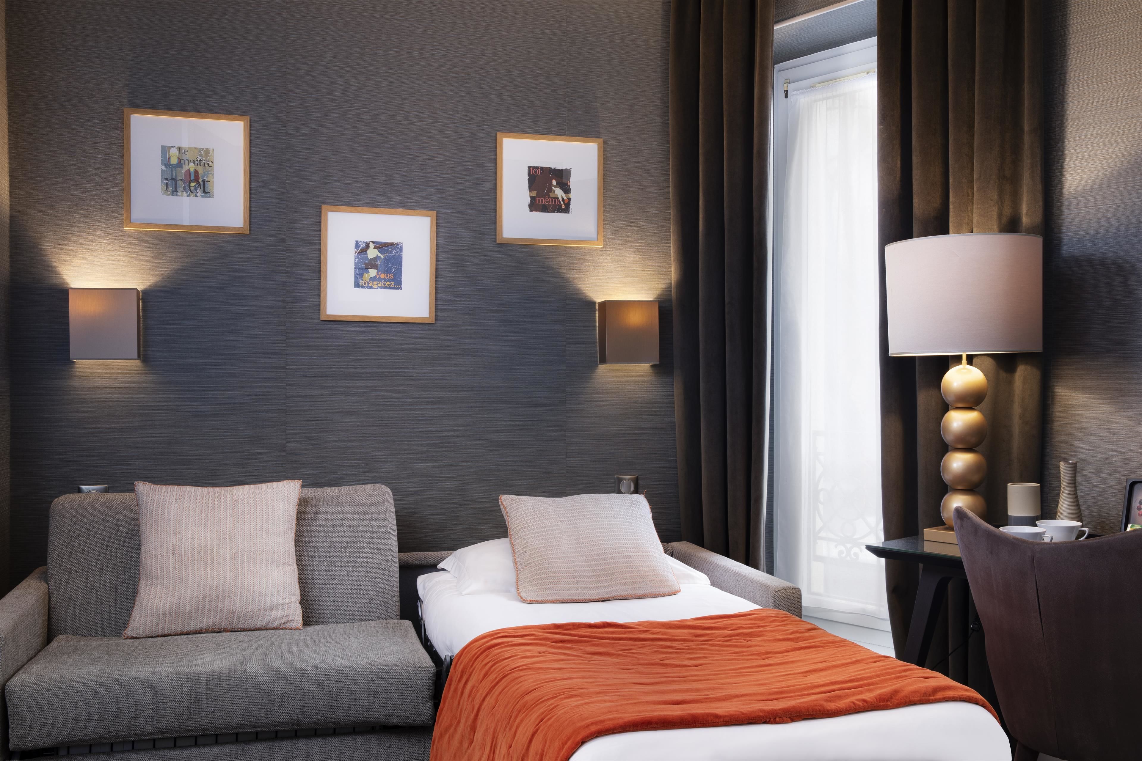 premium bedding, in-room safe, desk, laptop workspace