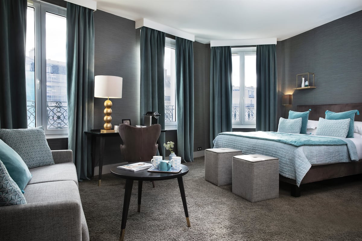 Premium bedding, in-room safe, desk, laptop workspace